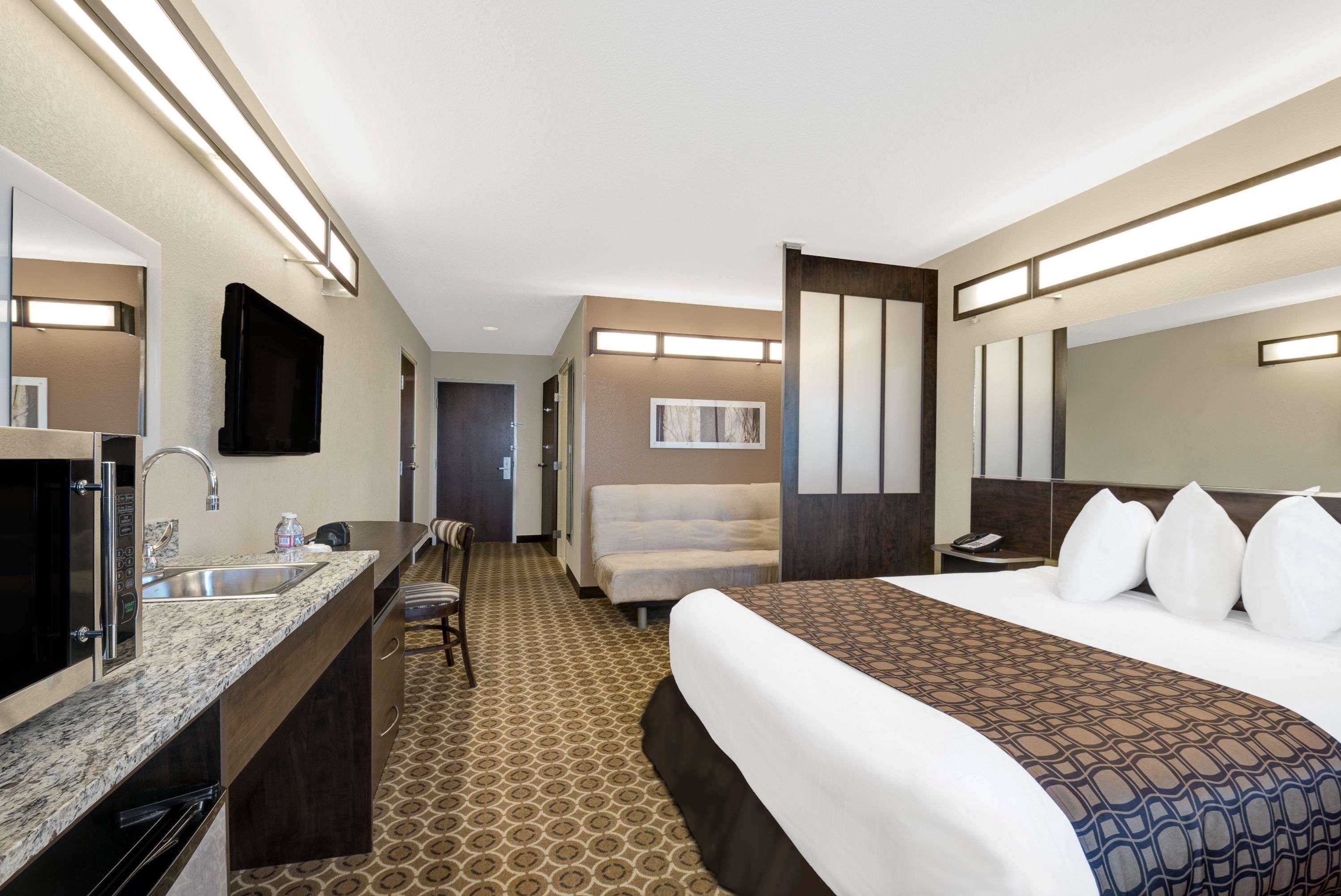 Microtel Inn & Suites By Wyndham Віллістон Екстер'єр фото